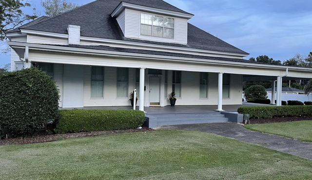 Remodeled Cozy 1Bed1Bath small town apartment.