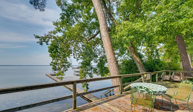 Remodeled End Unit Townhome on Lake Waccamaw!