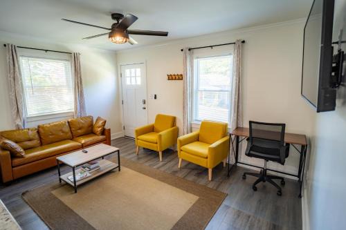 Renovated 2 Bed Walltown Home Walk to Duke! B