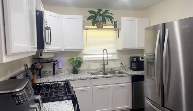 Renovated 3-bedroom house in fantastic Cedar Hill 30 min to FIFA!