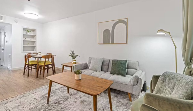 Renovated-Clean-Private-Austin Apartment-6th ST-UT