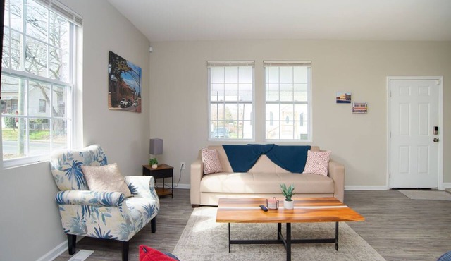 Renovated Fuse Entertainment District DT 4 BR/3BA
