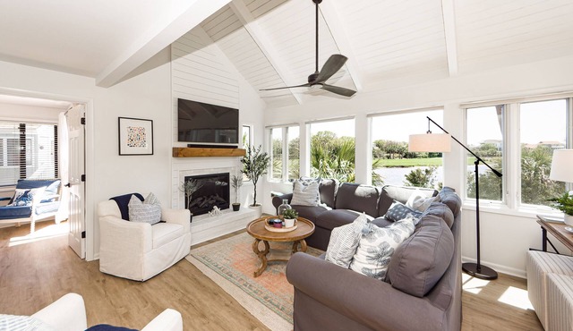Renovated on the Lagoon within Walking Distance to the Beach & Amenity Cards!