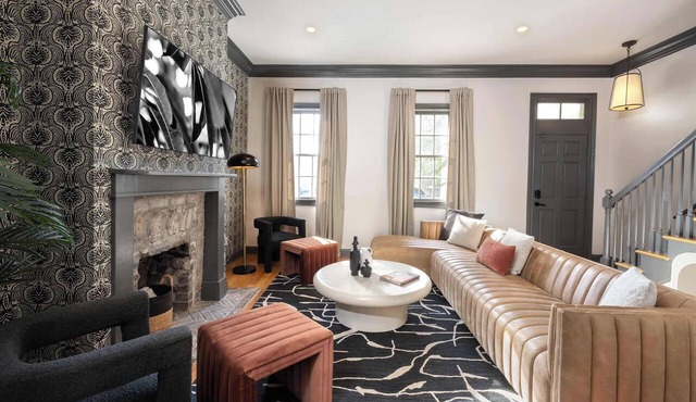 Renovated Townhome Near Forsyth Park | Parking