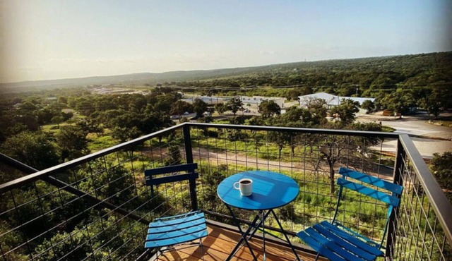 Retreat on the Hill: Curves Container Unit w/Views