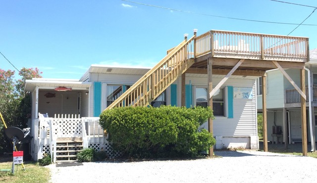 Retro Coastal Charm Meets Modern Comfort in Topsail Beach!