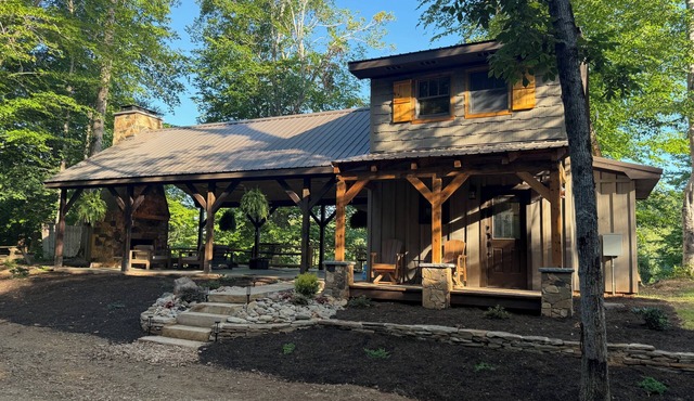 Riverbend Barndominium and Guesthouse Cottage
