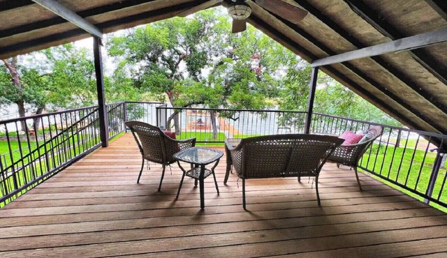 Riverfront 5 Bedroom House + Spa