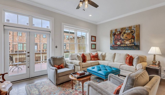 Riverside Getaway In Unbeatable Location W/Parking by Lucky Savannah