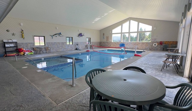 Riverside Romance: Couple Getaway with Cozy Tavern Dining & Indoor Pool Access