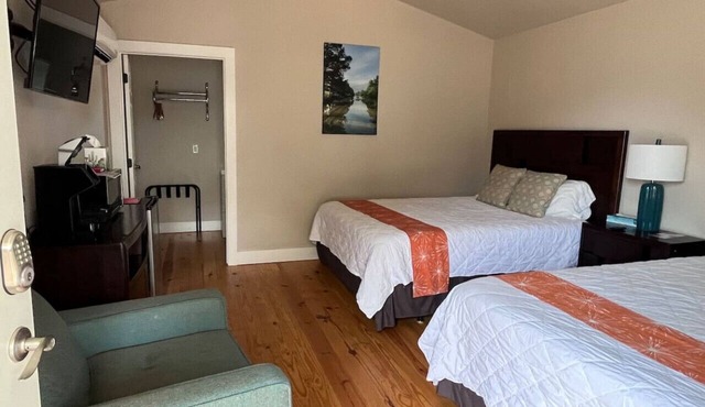 Roadeside Standalone Double Queen Cabin #10