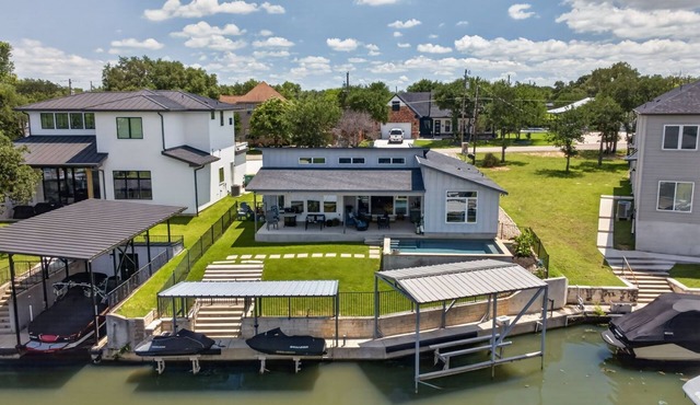 Robinhood Lakefront Retreat — Private Pool, Dock & Boat Lift