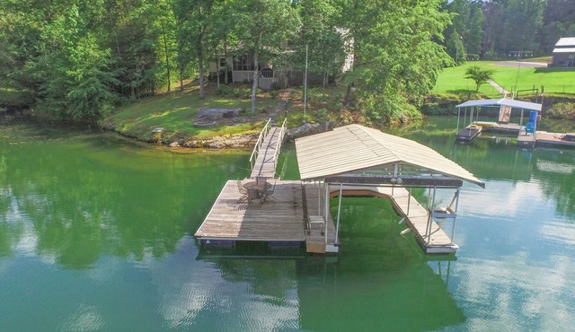 Rocking W - screened in porch and lakeside fire pit!
