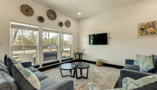 ‘Roo's Hideaway’ Modern 3BR Near Round Top & A&M!