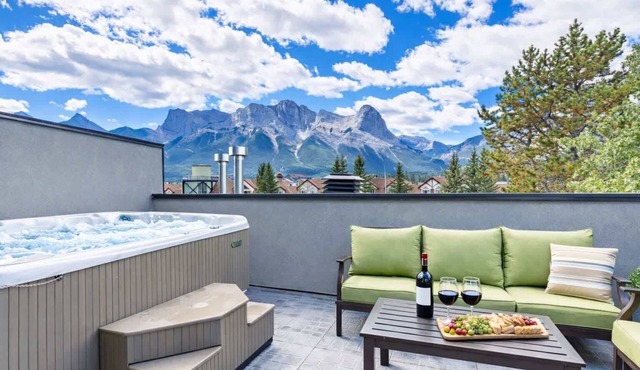 Rundleview - Impeccable Design and Private Hot Tub in Canmore
