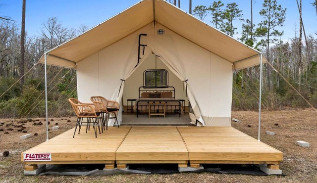 Rustic Lakefront Glamping Under the Stars with River Accesss & Kayaking in Wewahitchka, Florida