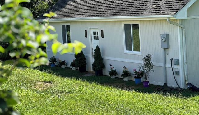 Rustically elegant cottage on a bucolic horse farm wine country