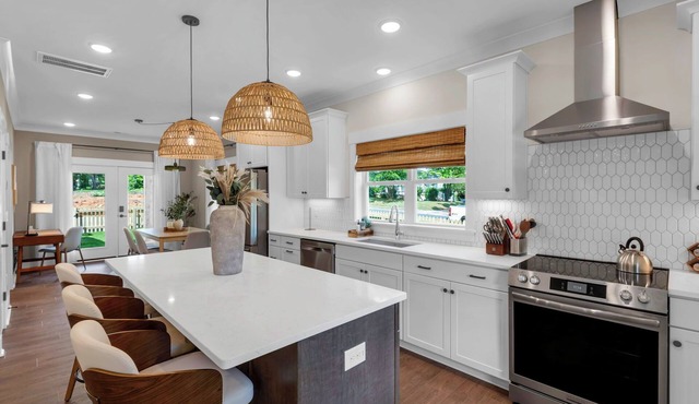 Sanford Executive Rental|Fenced Yard|Fast Wifi