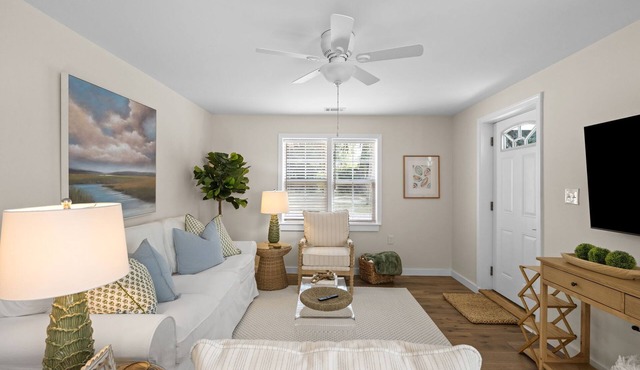 Savannah Cottage - New Renovation - 15 min to Downtown - Creek Access
