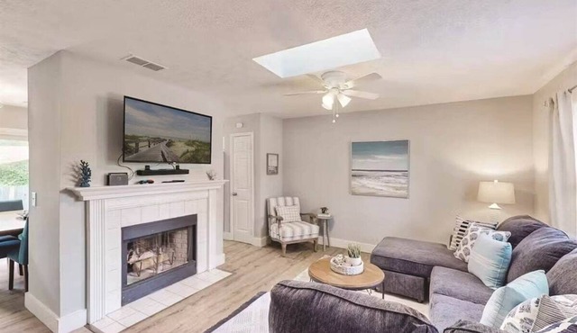 Savannah Home, Firepit, Dog Friendly, Fenced Yard, Dogs OK