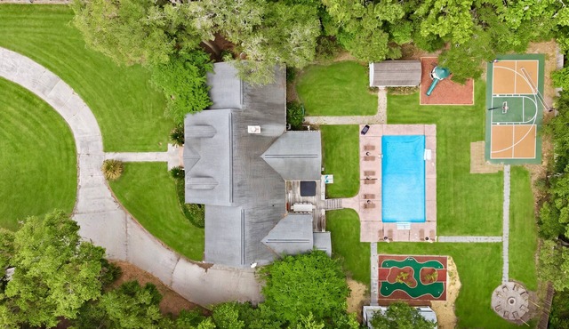 Savannah Luxury: Pool, Golf Simulator, Mini Golf, Karaoke and Game Room