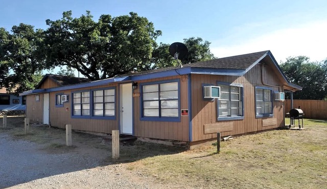 Scenic Lakeview Log Cabin with Full Kitchen Near Lake Buchanan | Buchanan Dam, Texas