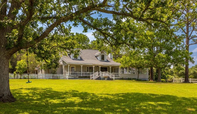 Schulenburg Ranch Retreat, Pond & Fire Pit