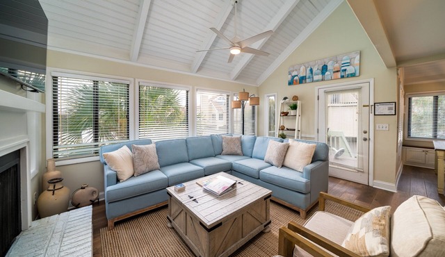 Sealoft! Beautiful Lagoon/Golf Views! Close to Beach/Pools! Amenity access included!