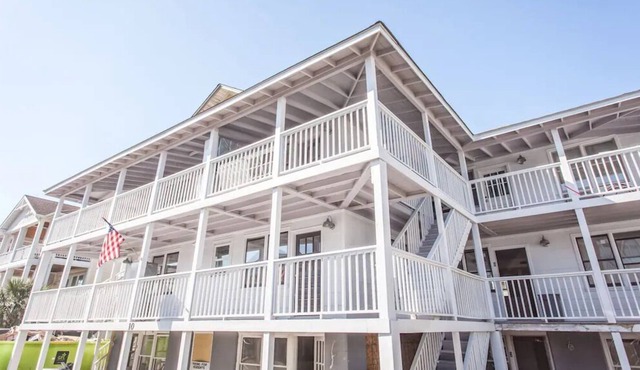 Seaside Paradise - Upper Level Condo With An Ocean View