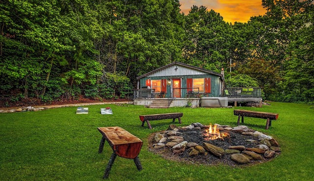 Secluded Blue Ridge Mountain Cabin: 50 Acres, Hot Tub, Creek & Hike on property!