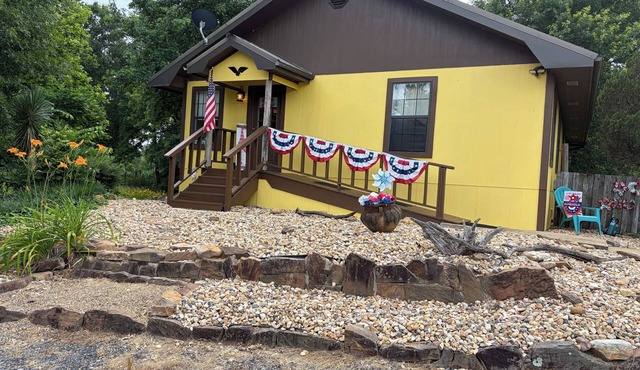 Secluded Getaway ! ! - Eagle Creek Cottage - Pet friendly!