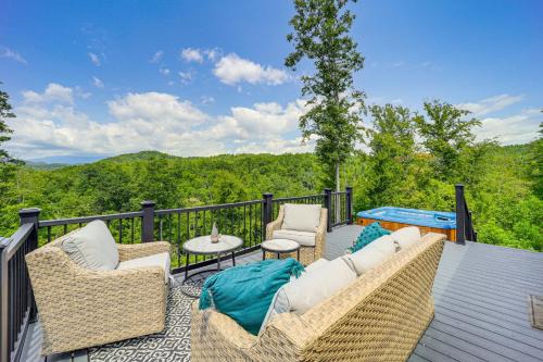 Secluded Lenoir Tiny Home w/Private Hot Tub!