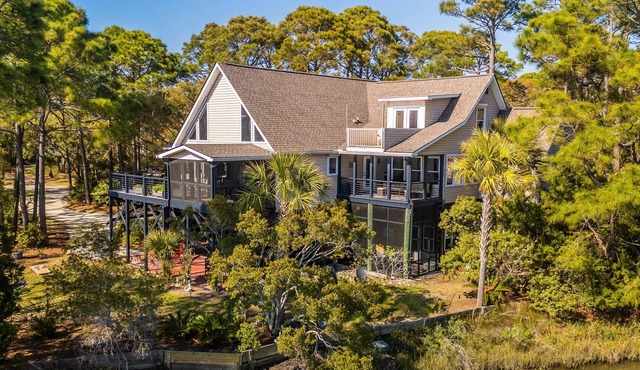 Secluded Marsh Front home-Private Salt Water Pond-5 min walk to beach access!
