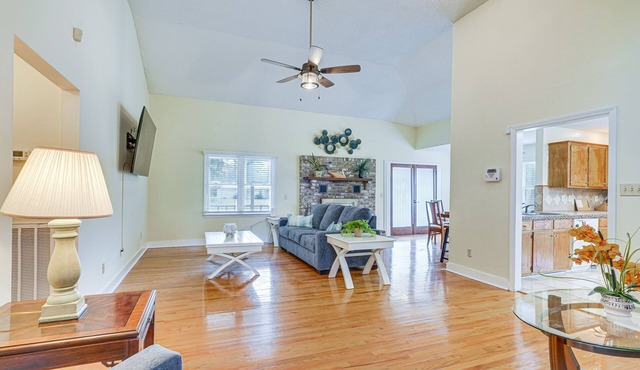 Secluded Mount Pleasant Home - 6 Mi to Beaches!