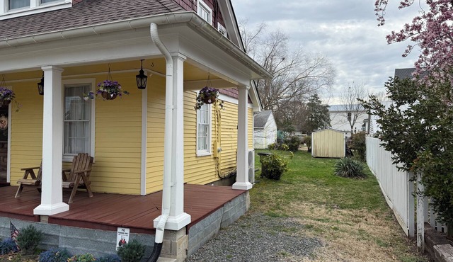 Serene 3-bedroom house in Smithfield; Walking distance to Historic Downtown