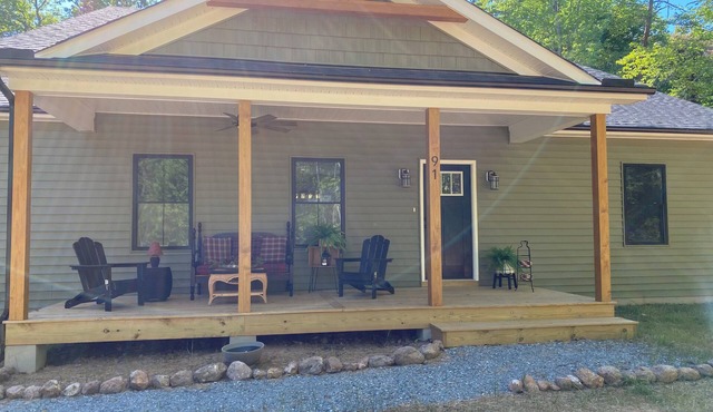 Serene Gated Getaway Comfortable Spacious 3BR/2BA Ranch Private Lake Access