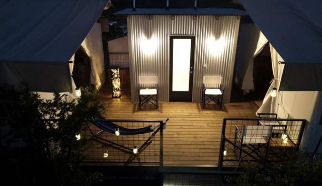 Serene Glampominium Escape with Outdoor & Indoor Showers in Cottonwood Shores, Texas