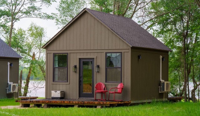 Serene Lakefront Escape: King Bed, Ofuro Tub, Farm Views, Workspace, Patio!