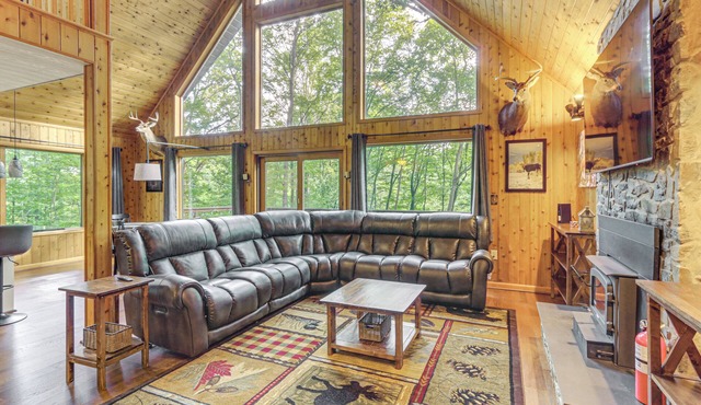 Serene Mountain Home: 11 Mi to Gettysburg