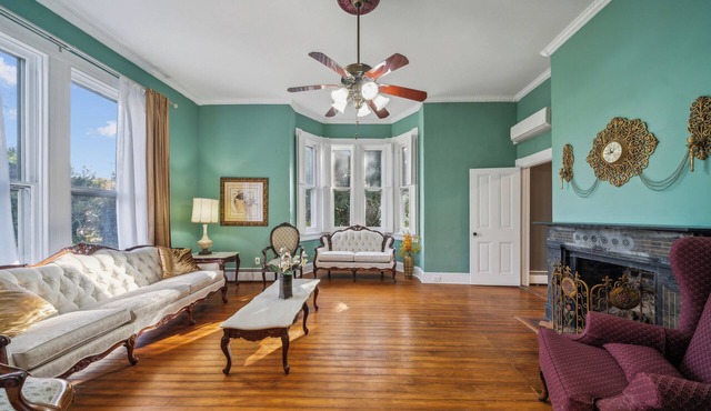 Serenity Manor 1BR Private Historic Home First Flr - Holiday Home