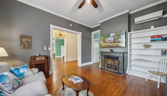 Serenity Manor 6BR Spacious Main House & huge yard