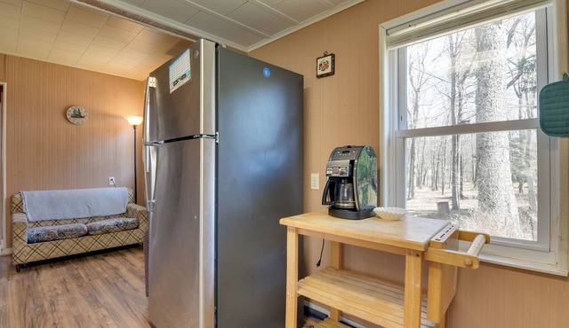 Shared Fire Pit & Kayaks: Catskills Lake Retreat! in Ellenville
