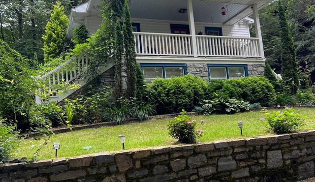 Shoebox Cottage in Blowing Rock