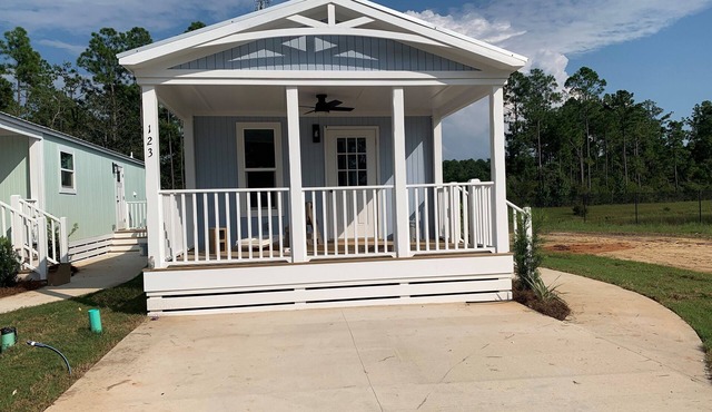 Short drive to the beautiful 30-A beaches! Cozy Riverwalk Landing Cottage 7-G