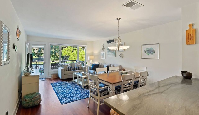 SHORT STAYS! Updated 2 bedroom with GOLF VIEWS, West Beach Kiawah Island