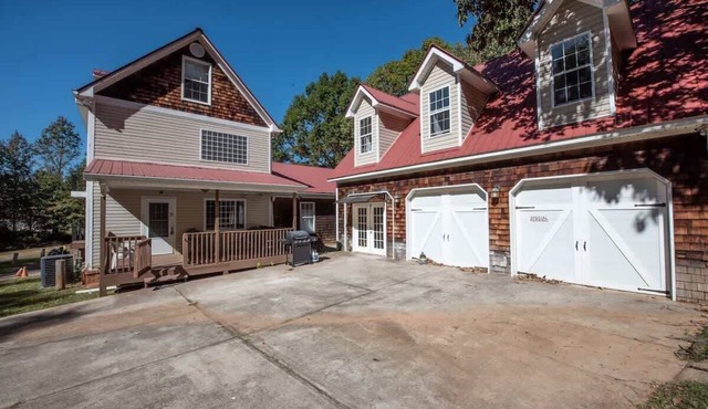 Sleek Gainesville Apartment mins from downtown