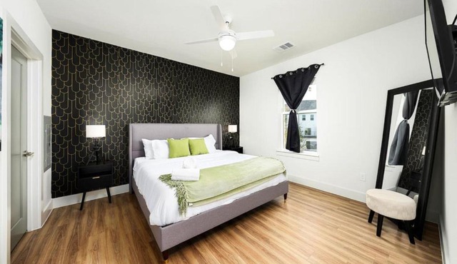 Sleek Stylish Apartment in Prime Location