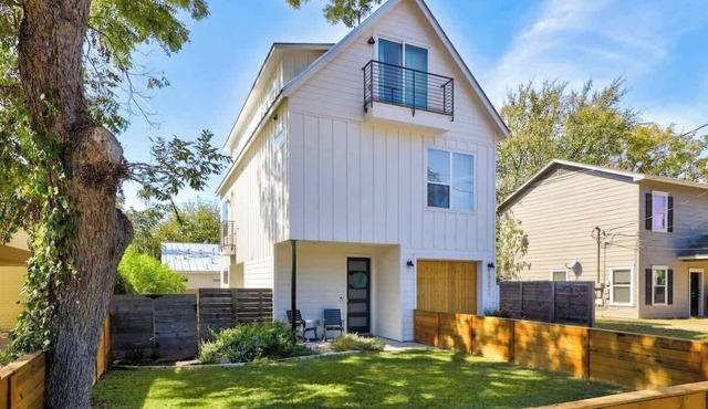 Sleeps 15 | Group Retreat | 5 Mins to Downtown