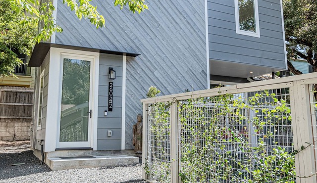 South Congress Casita | Artistic as the city of Austin