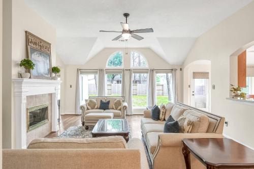 South Rambling Ridge Pl
